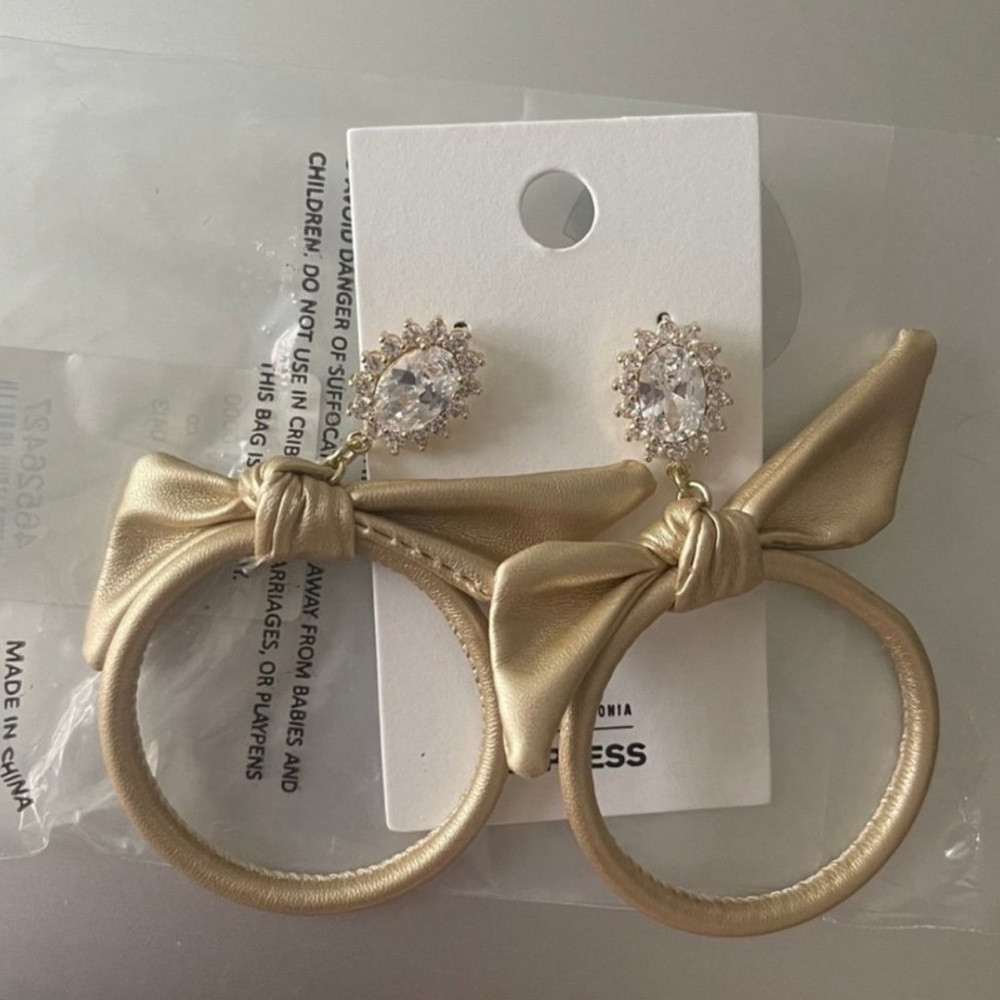 BRAND NEW EXPRESS - Cubic Zirconia Rhinestone Hoops✨✨ - Picture 6 of 6